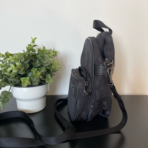 Lululemon - Picture 4 of 5